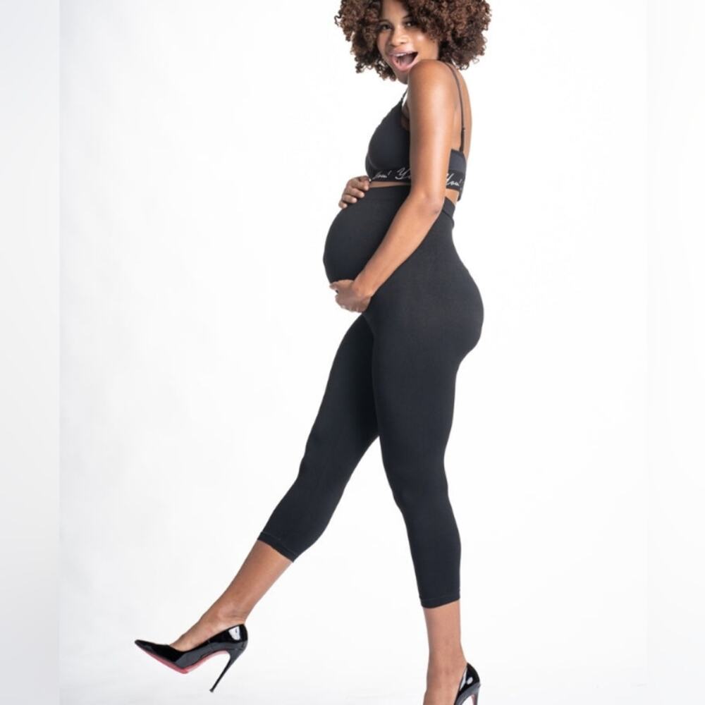 Preggo Leggings Maternity Cropped NWT sz S